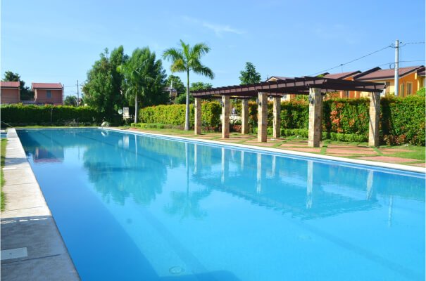 Recreational space, swimming pool in a Lessandra community