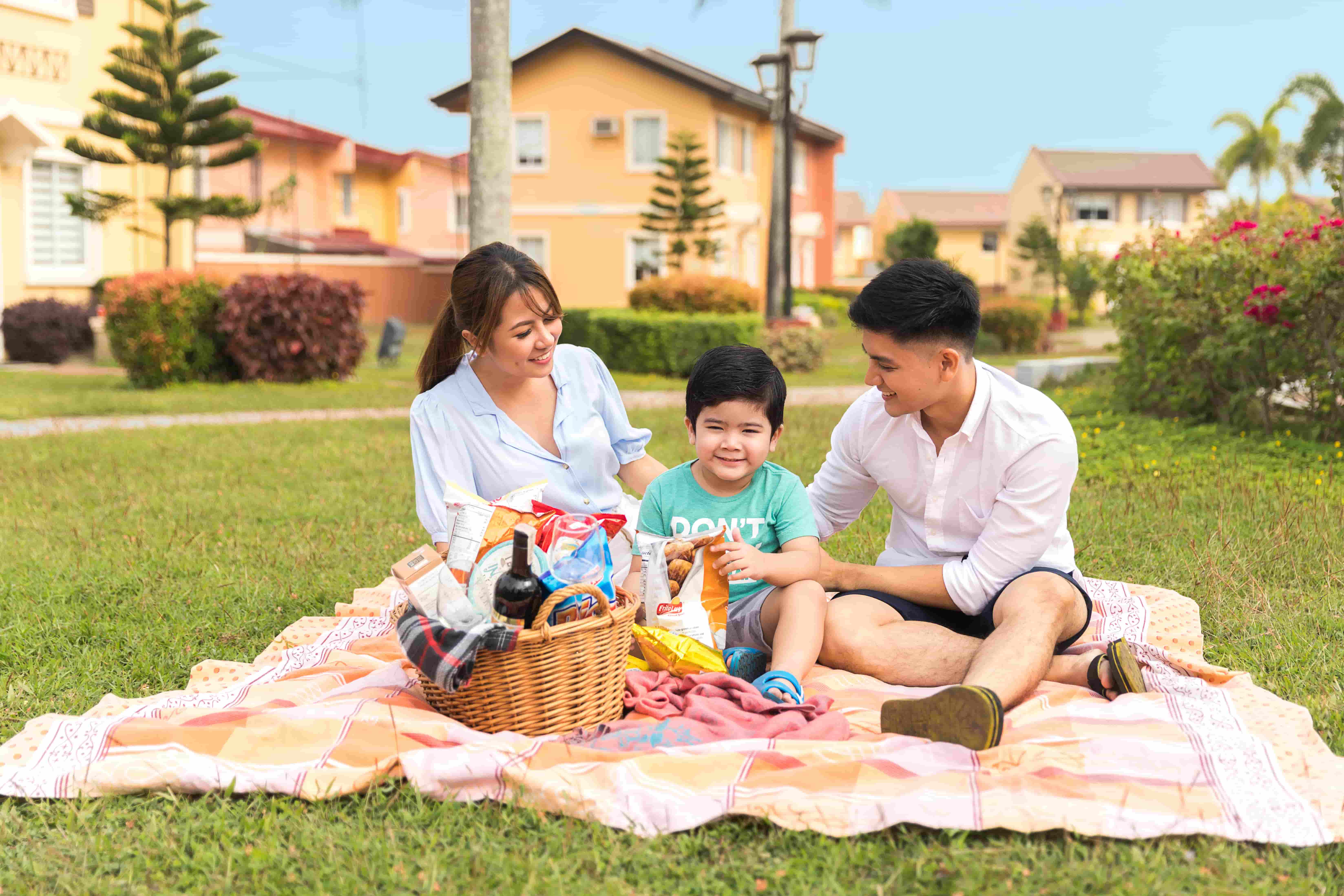 Family Picnic at Lessandra Community